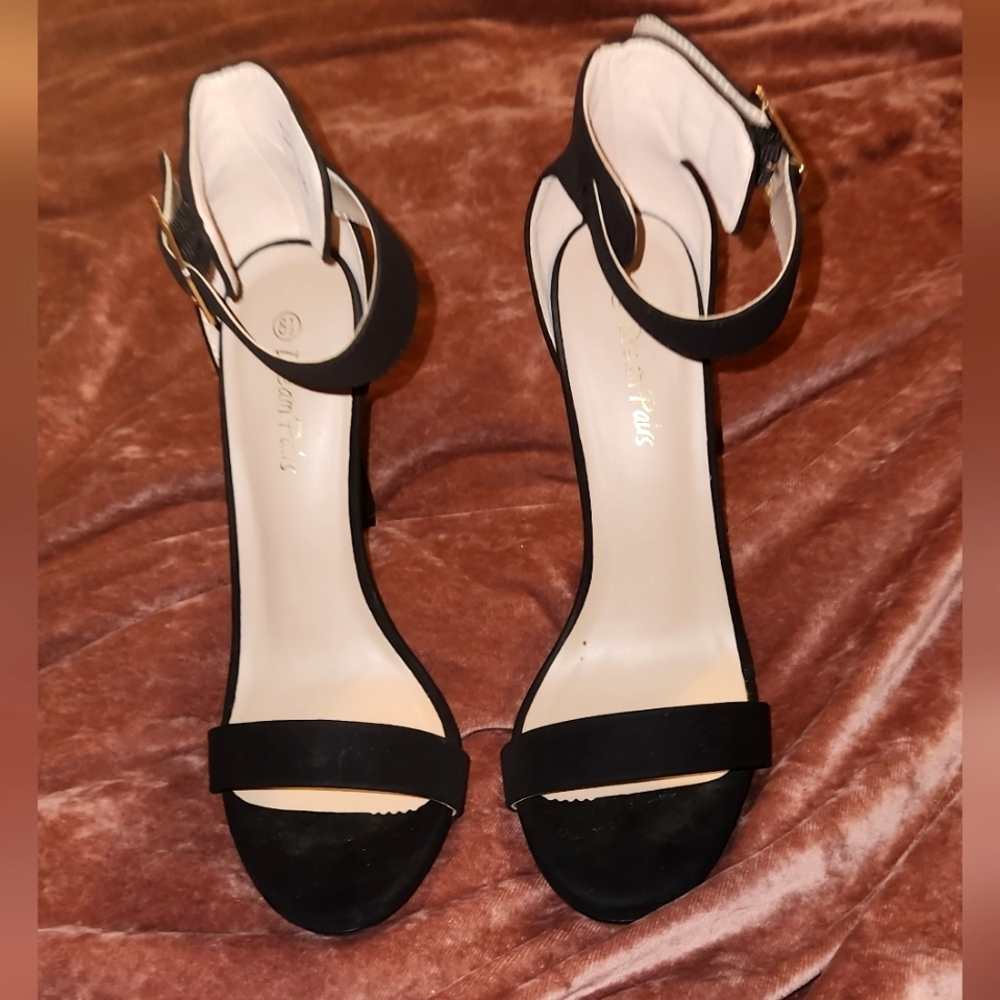 Dream Pairs 8.5 Black Velvet High Heels - Picture 7 of 7